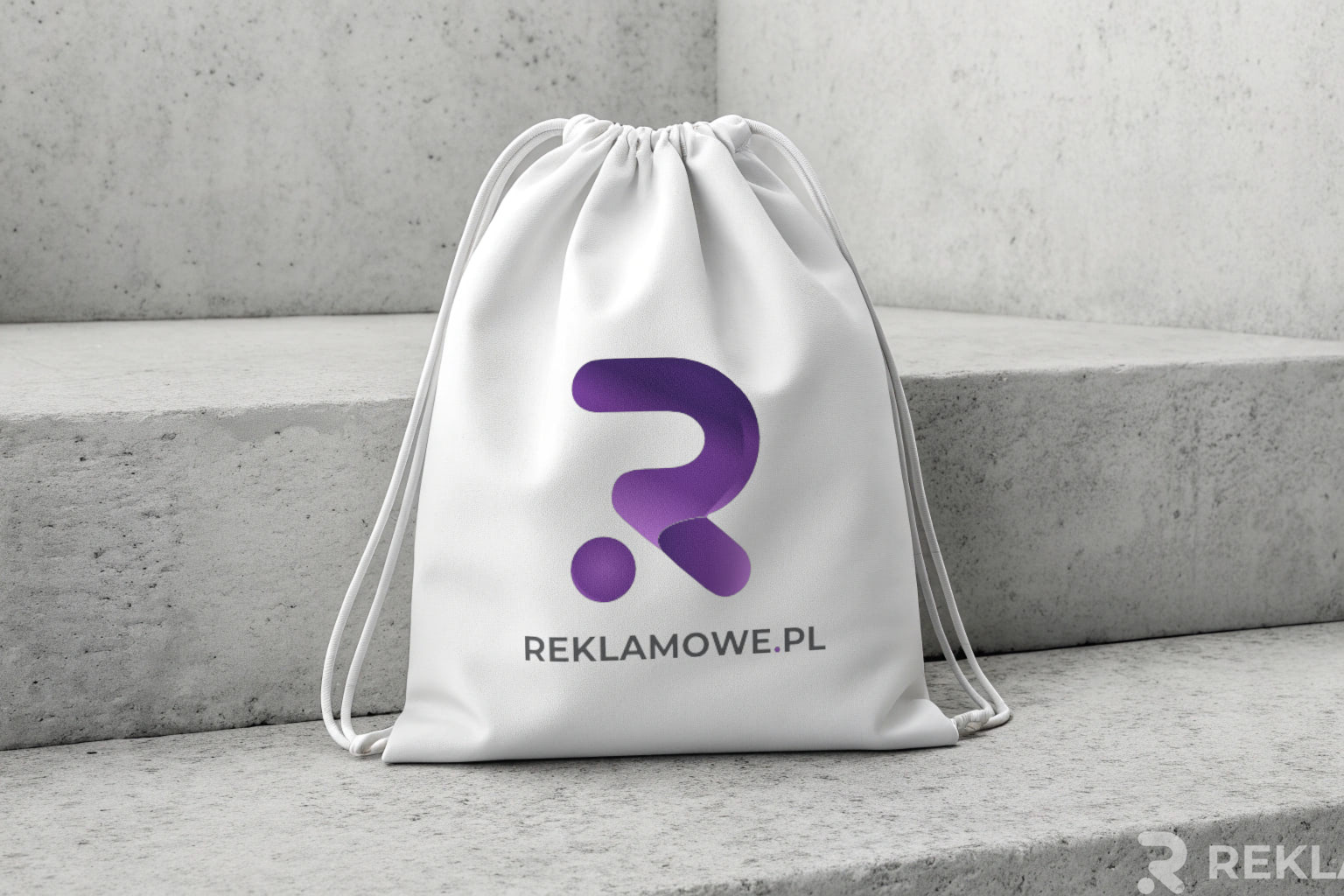 Analiza strategii brandingowych w branży worków reklamowych
