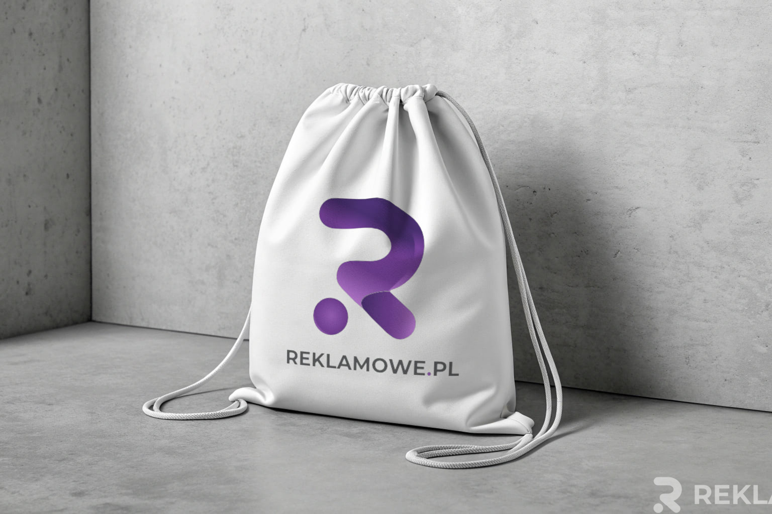 Worki reklamowe w czasie pandemii na stole